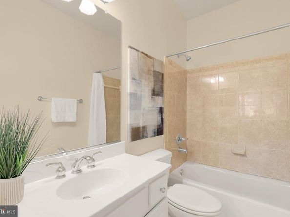 1417 N Nash Street, Arlington VA 22209