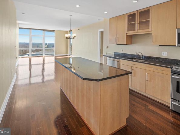 8220 Crestwood Heights Drive 1215, Mclean VA 22102