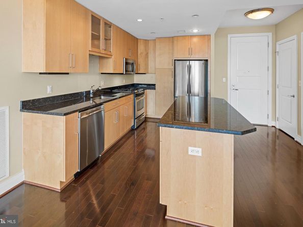 8220 Crestwood Heights Drive 1215, Mclean VA 22102