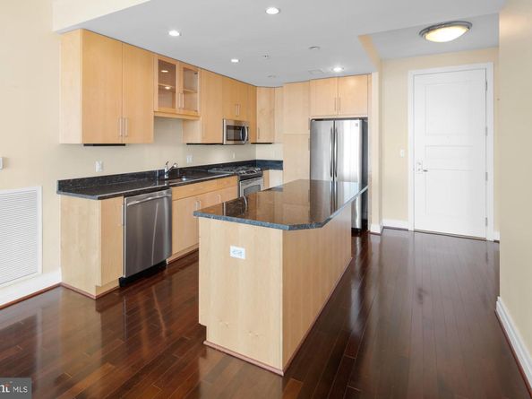 8220 Crestwood Heights Drive 1215, Mclean VA 22102