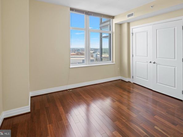 8220 Crestwood Heights Drive 1215, Mclean VA 22102