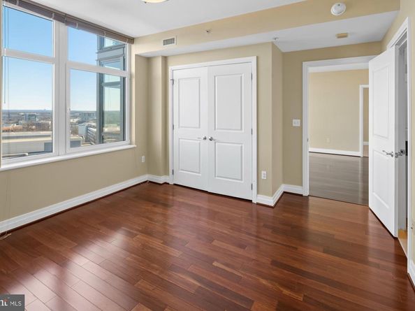 8220 Crestwood Heights Drive 1215, Mclean VA 22102