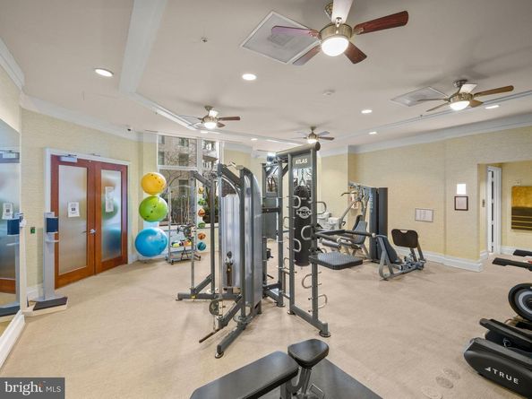 8220 Crestwood Heights Drive 1215, Mclean VA 22102