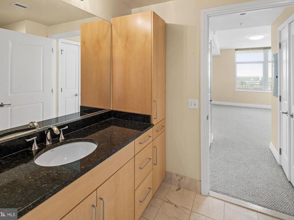 8220 Crestwood Heights Drive 1215, Mclean VA 22102