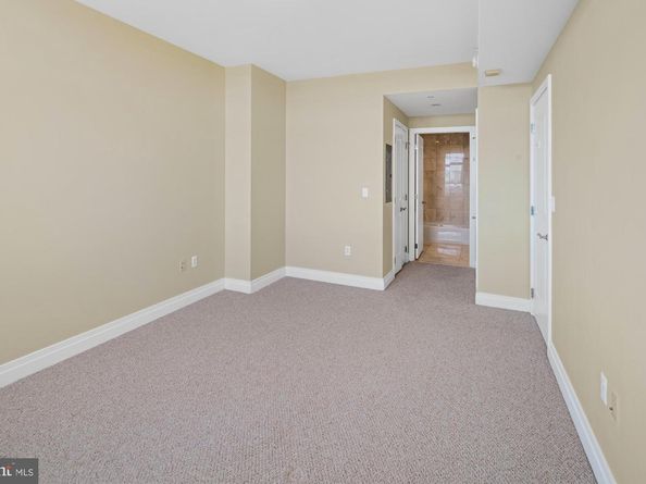 8220 Crestwood Heights Drive 1215, Mclean VA 22102