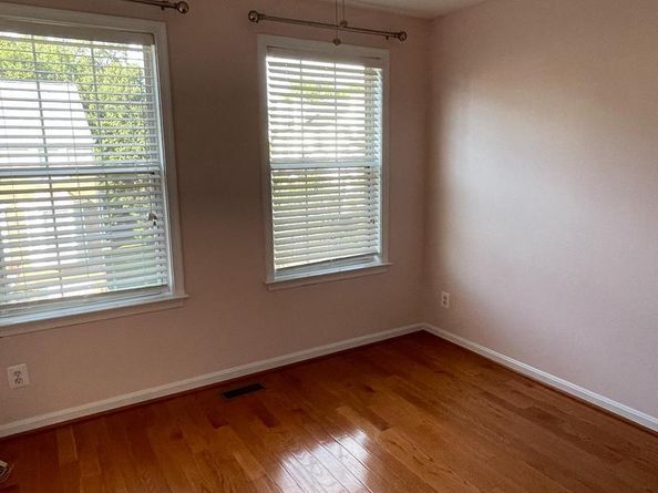47692 Sandbank Square, Sterling VA 20165