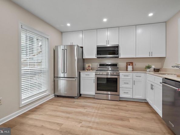 7772 Willow Point Drive 7772, Falls Church VA 22042