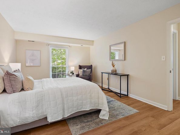 7772 Willow Point Drive 7772, Falls Church VA 22042