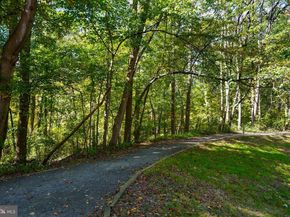 7772 Willow Point Drive 7772, Falls Church VA 22042
