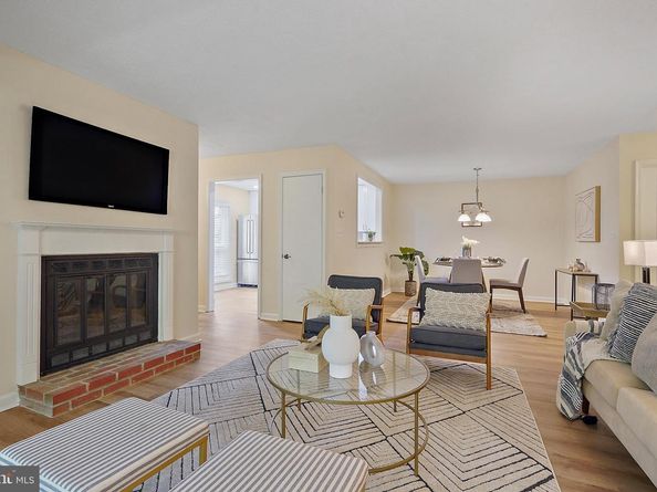7772 Willow Point Drive 7772, Falls Church VA 22042