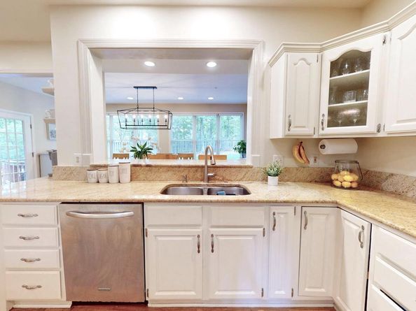 126 Lake Drive, Sterling VA 20164
