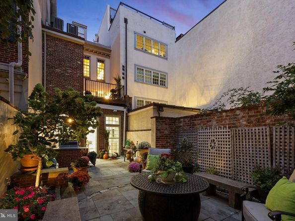 302 S 2nd Street, Philadelphia PA 19106