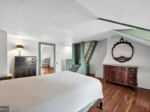 302 S 2nd Street, Philadelphia PA 19106