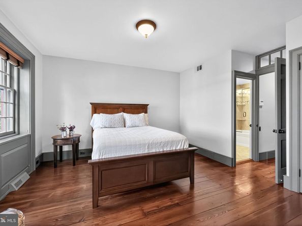 302 S 2nd Street, Philadelphia PA 19106
