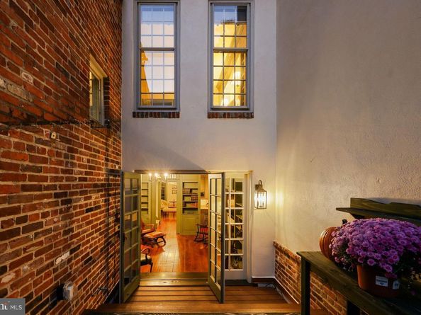 302 S 2nd Street, Philadelphia PA 19106