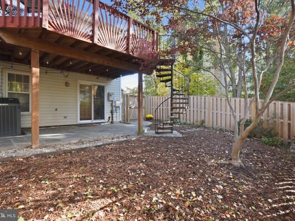 711 Herndon Woods Court, Herndon VA 20170