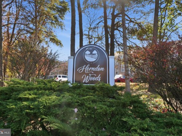 711 Herndon Woods Court, Herndon VA 20170