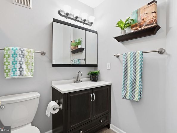 711 Herndon Woods Court, Herndon VA 20170