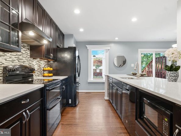 711 Herndon Woods Court, Herndon VA 20170