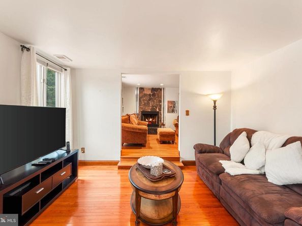 8912 Springview Road, Philadelphia PA 19115