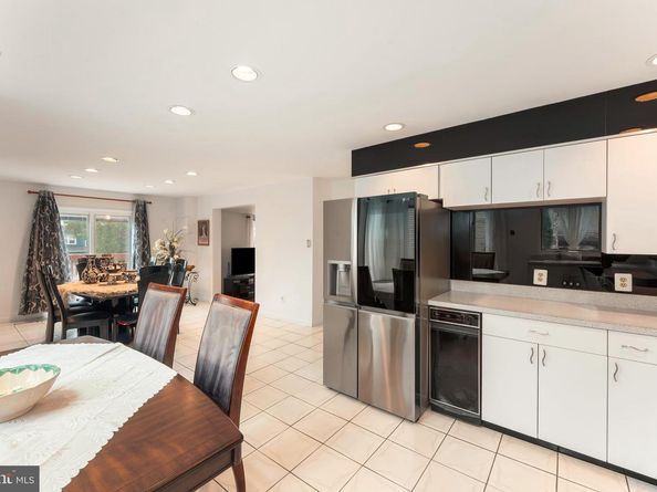 8912 Springview Road, Philadelphia PA 19115