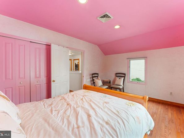8912 Springview Road, Philadelphia PA 19115