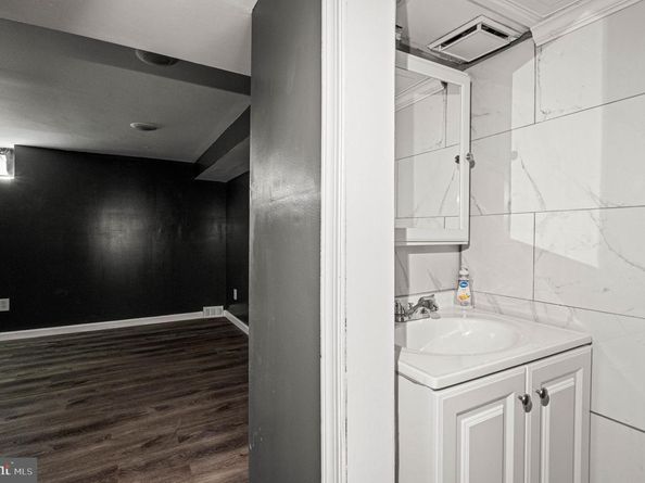 900 Maple Avenue, Glenolden PA 19036