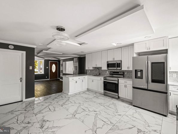 900 Maple Avenue, Glenolden PA 19036