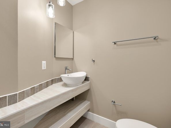 58 T Street NW 1, Washington DC 20001