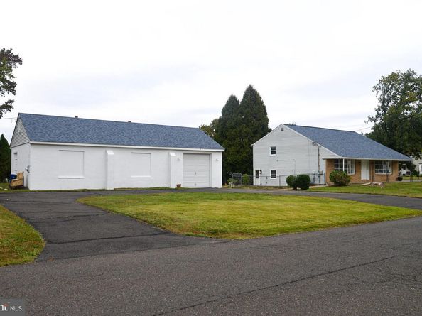 114 Nursery Avenue, Levittown PA 19057