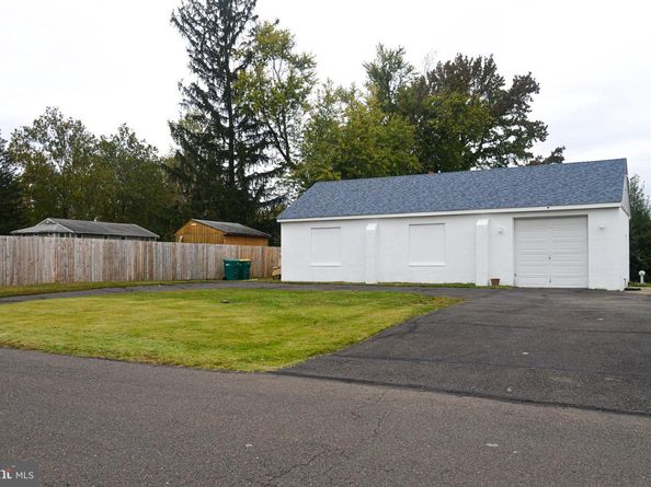 114 Nursery Avenue, Levittown PA 19057