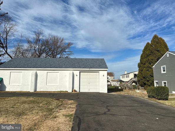 114 Nursery Avenue, Levittown PA 19057