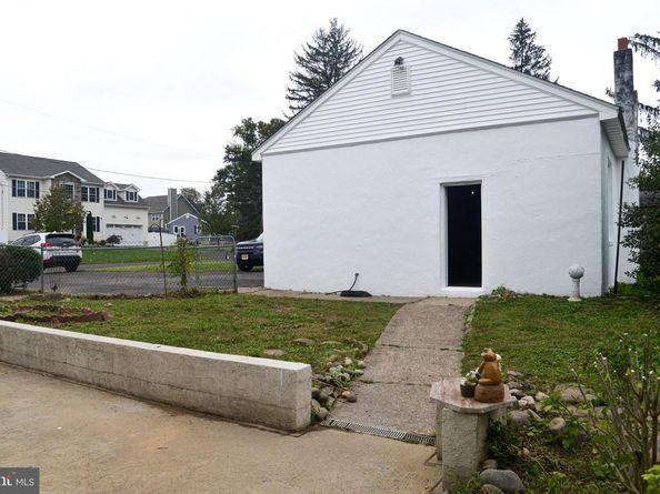 114 Nursery Avenue, Levittown PA 19057