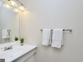 3081 Hawthorne Drive NE 3081, Washington DC 20017