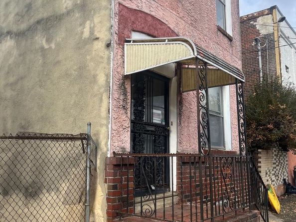 N 6TH Street, Philadelphia PA 19133