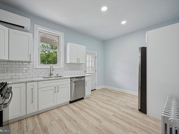 151 Jamestown Avenue, Philadelphia PA 19127