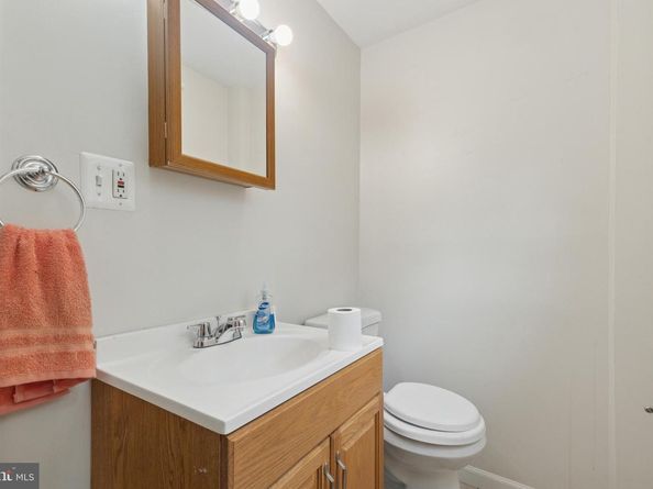 1029 S Ironwood Road, Sterling VA 20164