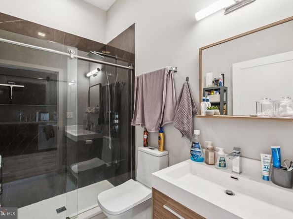 1516 Green Street, Philadelphia PA 19130