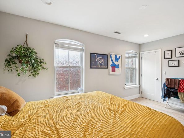 1516 Green Street, Philadelphia PA 19130