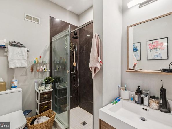 1516 Green Street, Philadelphia PA 19130