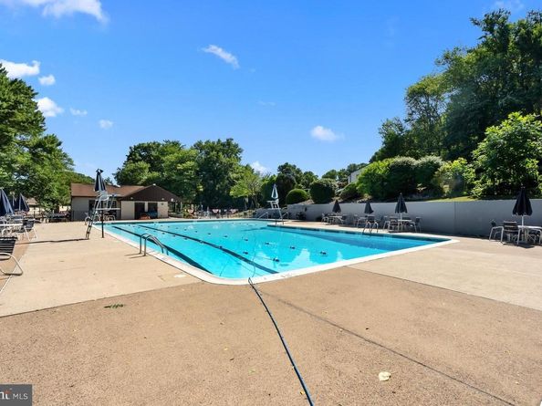 905 Edgewood Lane, Langhorne PA 19053