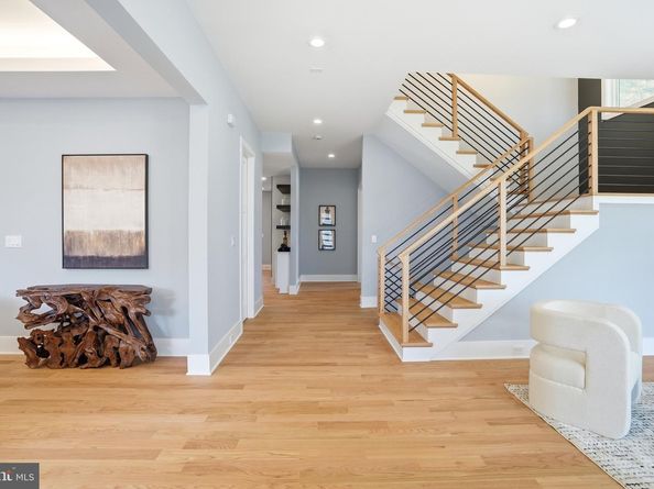 7306 Sportsman Drive, Falls Church VA 22043