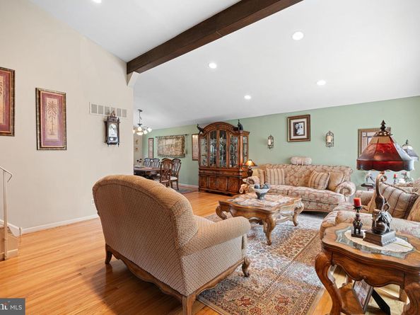 9812 Ferndale Street, Philadelphia PA 19115