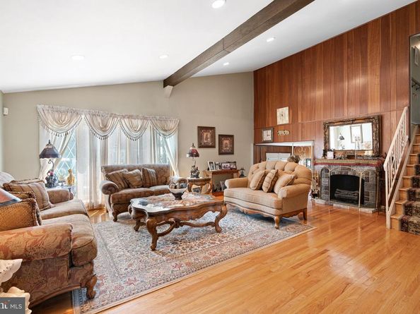 9812 Ferndale Street, Philadelphia PA 19115