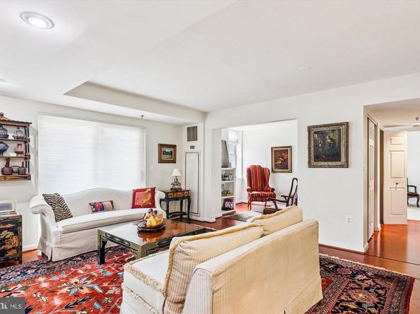 900 N Taylor Street 90406, Arlington VA 22203