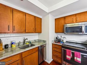 900 N Taylor Street 90406, Arlington VA 22203