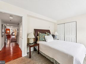 900 N Taylor Street 90406, Arlington VA 22203