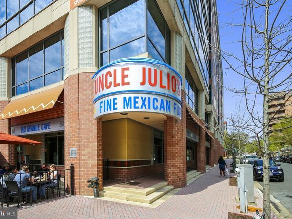 900 N Taylor Street 90406, Arlington VA 22203