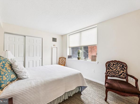 900 N Taylor Street 90406, Arlington VA 22203