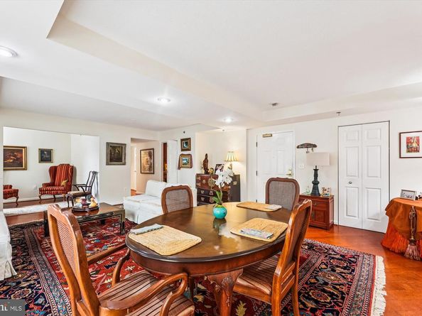 900 N Taylor Street 90406, Arlington VA 22203